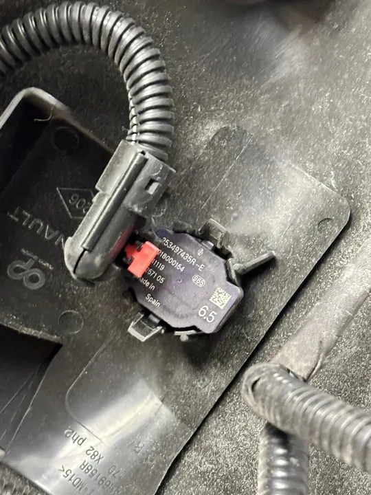 Angolo paraurti posteriore destro Renault Trafic III 850162827R image 7