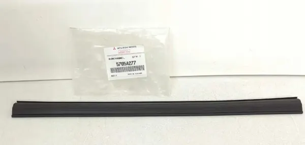 Hintere Fensterführung Dichtung OEM 5705A277 - Gebraucht image 4
