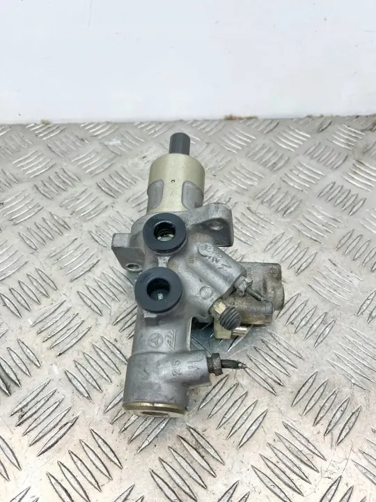 Begagnad bromscylinder OEM A0054307101 Mercedes image 2