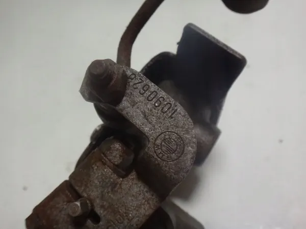 Válvula de suspensión neumática trasera OEM 8790601 BMW 7 E38 image 9