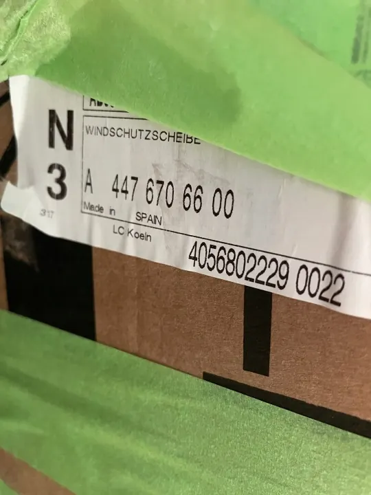 Mercedes W447 etutuuletin OEM 4476706600 image 3