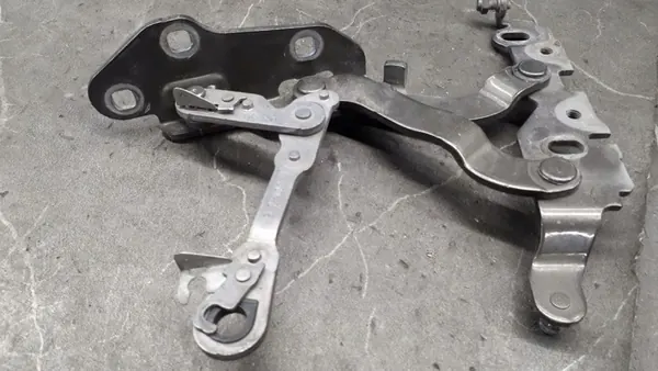 Charnière de Capot Droit Mercedes W204 image 2