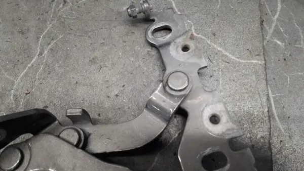 Charnière de Capot Droit Mercedes W204 image 3