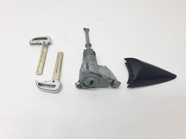 Insert de serrure OEM AUST130953 pour Hyundai i40 image 2