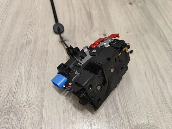 Vordere rechte Türschloss VW Golf 6 5K 3D1837016AE image 3