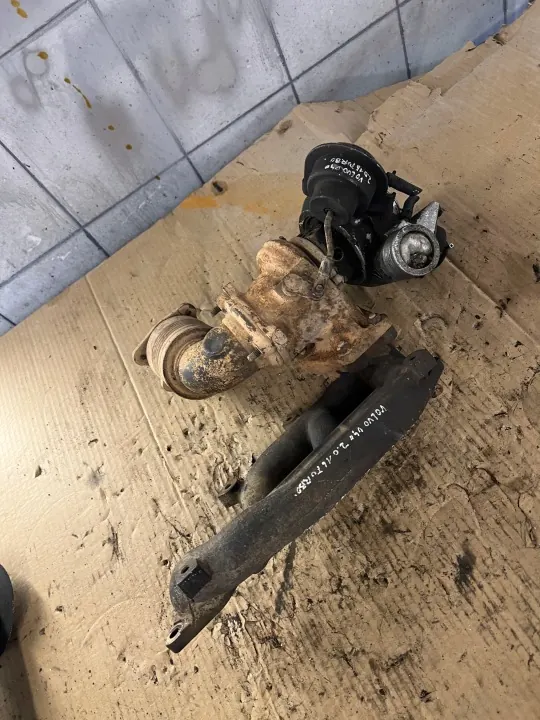 Peça Volvo V40 2.0 Turbo OEM 1275734 Usada image 2