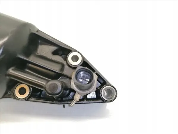 Oljefilterfäste Audi A6 3.2 FSI quattro 06E115405A image 3