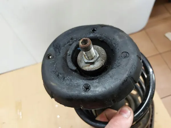 Amortisseur MacPherson Avant Droit OEM 1 Peugeot 2008 image 4