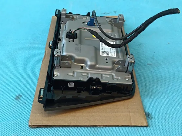 OEM 5G6919605B VW Tiguan II navigointinäyttö image 10