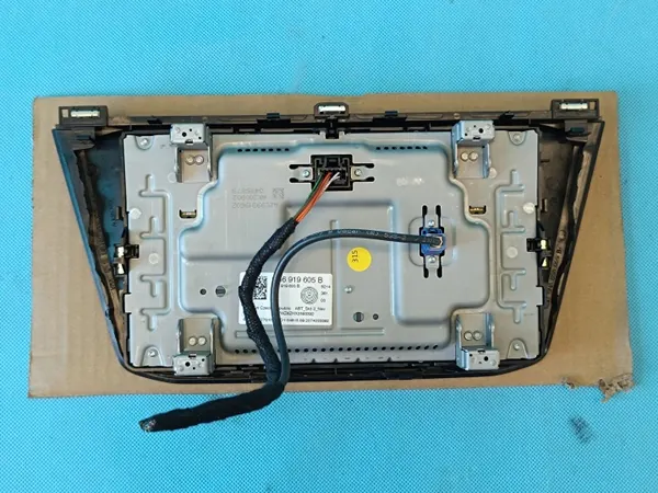 OEM 5G6919605B VW Tiguan II navigointinäyttö image 6