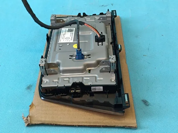 OEM 5G6919605B VW Tiguan II navigointinäyttö image 9