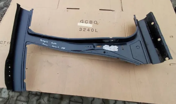 Toyota AURIS höger pelaröverdrag OEM AURIS image 7