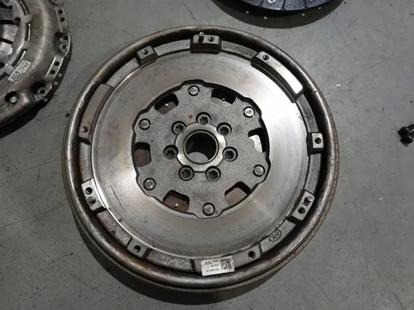 Embreagem completa Nissan Juke I F15 1.5 DCI OEM image 6