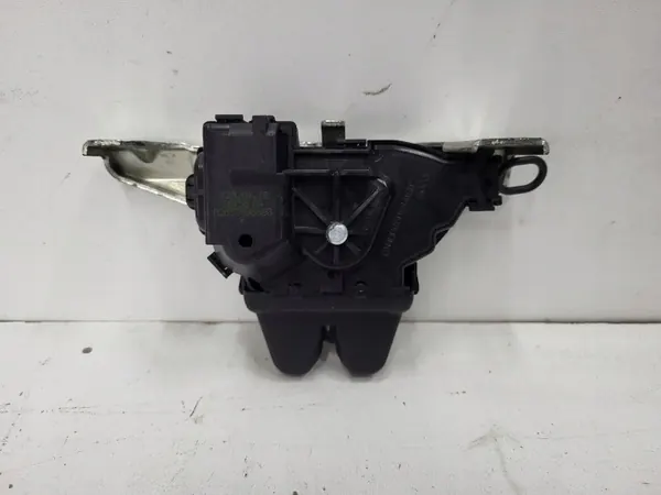 Cerradura de maletero Mercedes-Benz OEM A2057500600 - Usado image 2