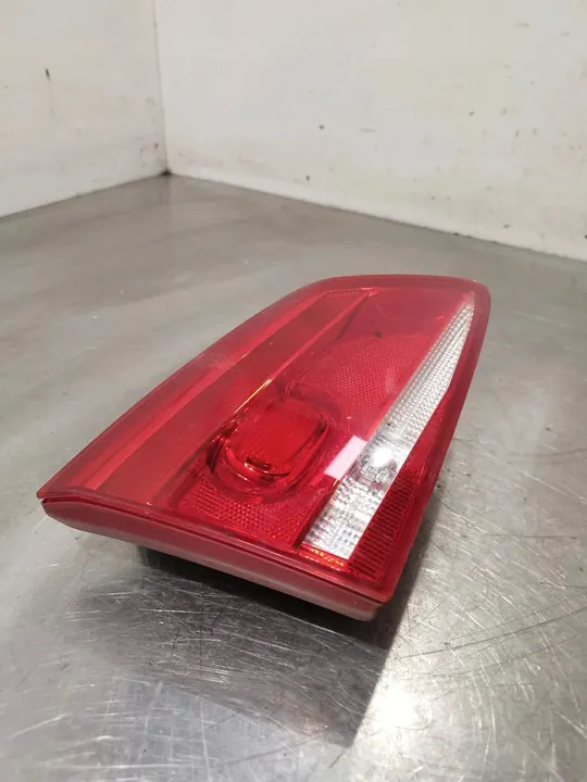 Volkswagen PASSAT B7 2012 Luz trasera izquierda image 3