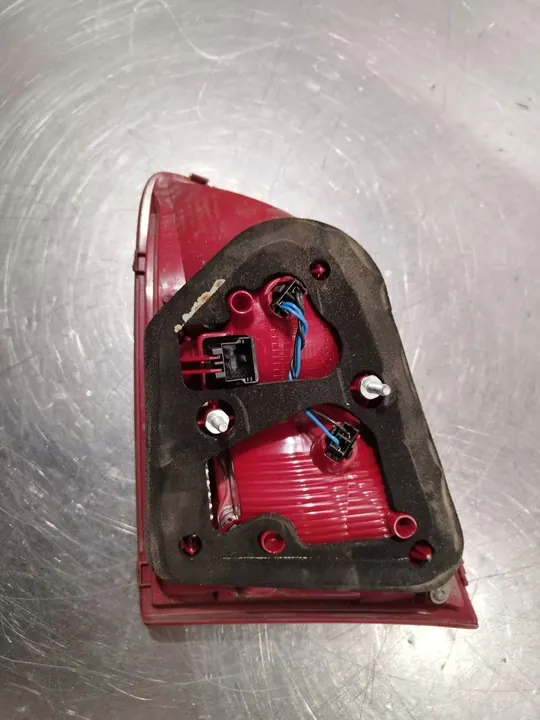 Volkswagen PASSAT B7 2012 Luz trasera izquierda image 7