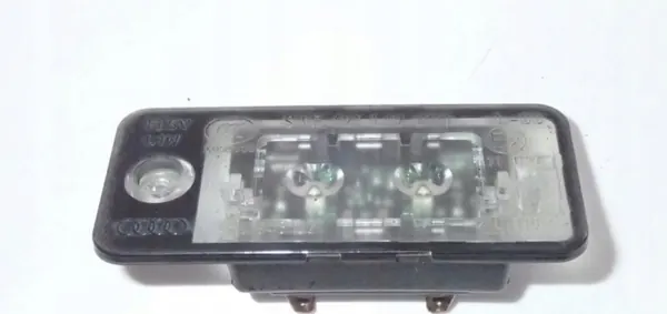 Luz de matrícula Audi OE 4H0943021 - Usado image 3