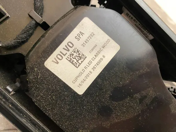 Volvo XC90 Framre dryckeshållare OEM 31497282 image 4