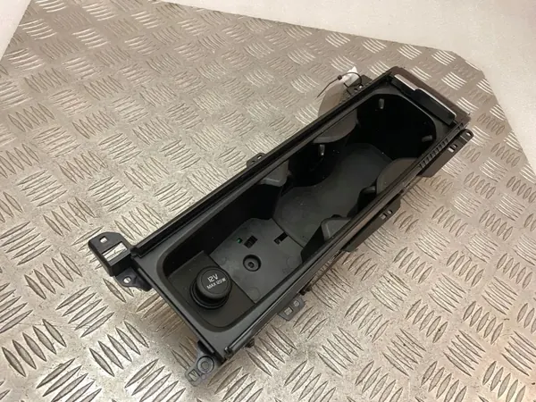 Volvo XC90 Framre dryckeshållare OEM 31497282 image 6