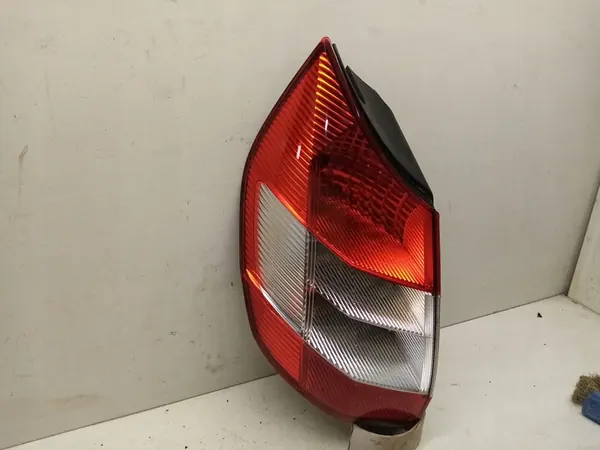 Lámpara trasera izquierda Renault Scenic II 8200493374 image 2
