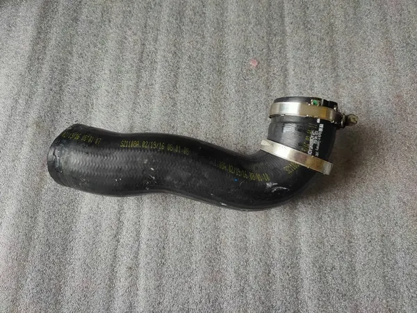 Volkswagen Golf VII 2017 Intercooler Schlauch image 2