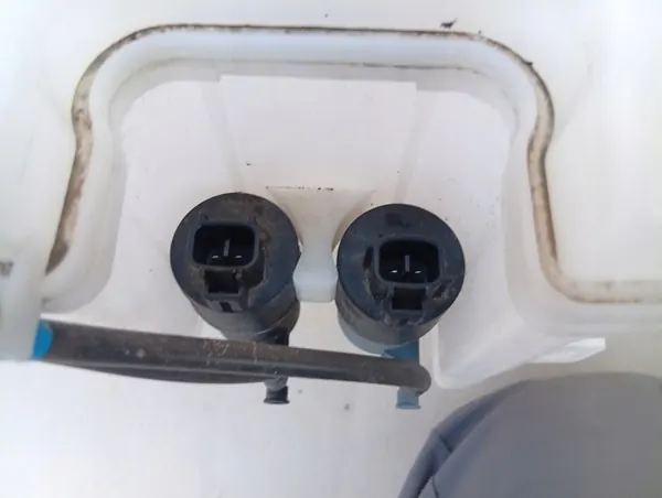 Toyota OE Ruitensproeiervloeistofreservoir 85315-0D170 image 3