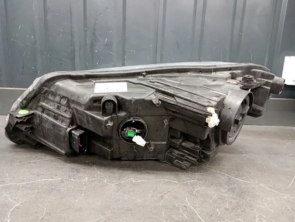 Rechtes Frontscheinwerfer SKODA SUPERB III 3V BI XENON image 7