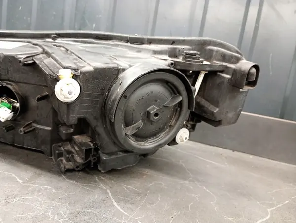 Rechtes Frontscheinwerfer SKODA SUPERB III 3V BI XENON image 9