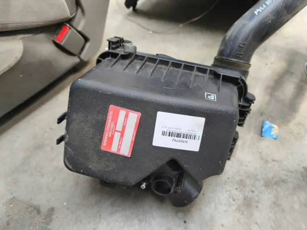 Luchtfilterhuis OEM 17751-0T030 voor Auris I image 10