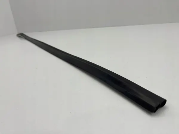 Junta do capô Volvo XC40 OEM 31442611 - Usado image 2