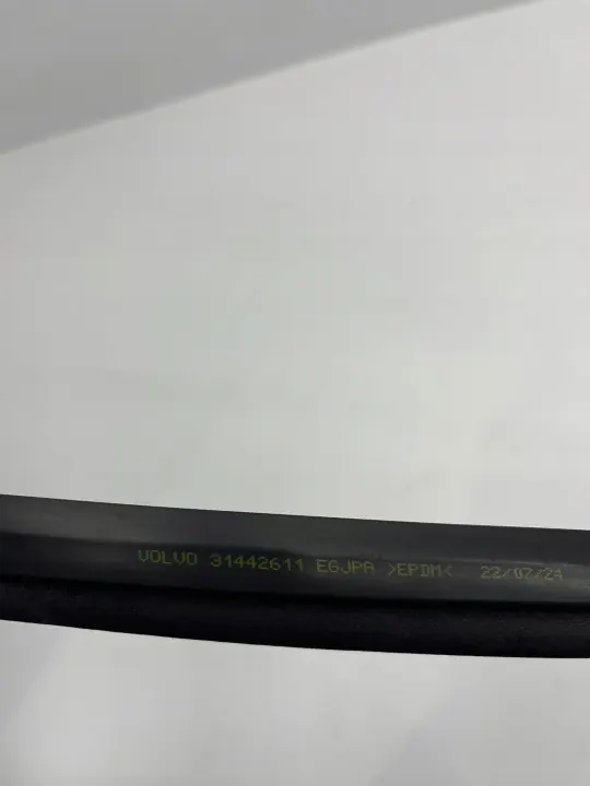 Junta do capô Volvo XC40 OEM 31442611 - Usado image 6