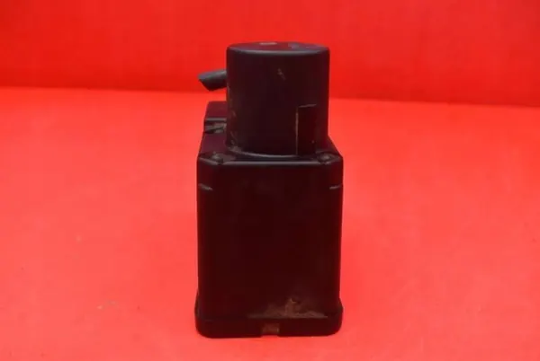 Pompe de verrouillage central OEM 4A0862257J Audi A4 B5 image 6