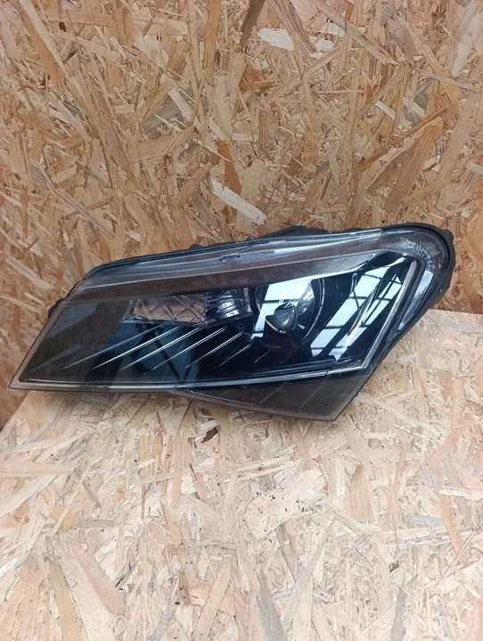 Farol Esquerdo Skoda Superb Bi Xenon OEM BJJU56 image 1