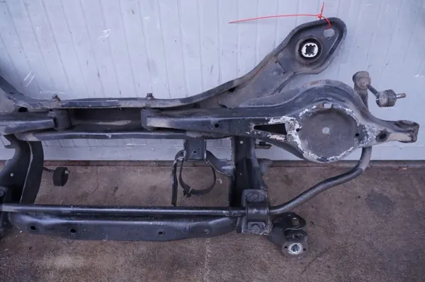 Refuerzo de viga suspensión trasera VOLVO S60 II V60 I image 6