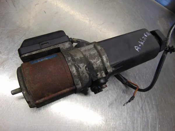 Pompe de direction OEM A1684660501 pour Mercedes Classe A image 3