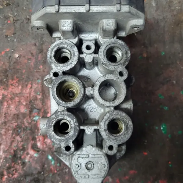Soupape de sécheur d'air Octopus Six-Way OEM Iveco Stralis image 4