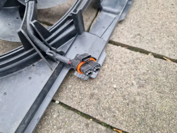 BMW 1 F20 Fläktkåpa 5020644 7640508 image 10