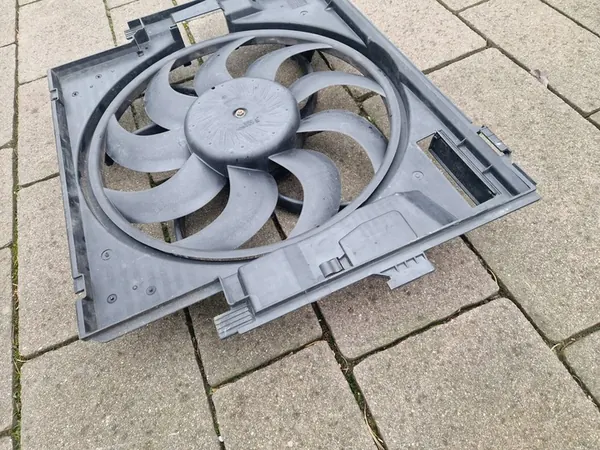 BMW 1 F20 Fläktkåpa 5020644 7640508 image 9