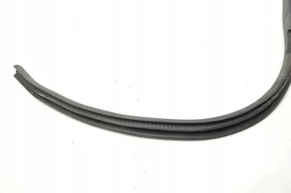 Junta de puerta Mercedes AMG GT OEM A1906970351 - Usado image 4