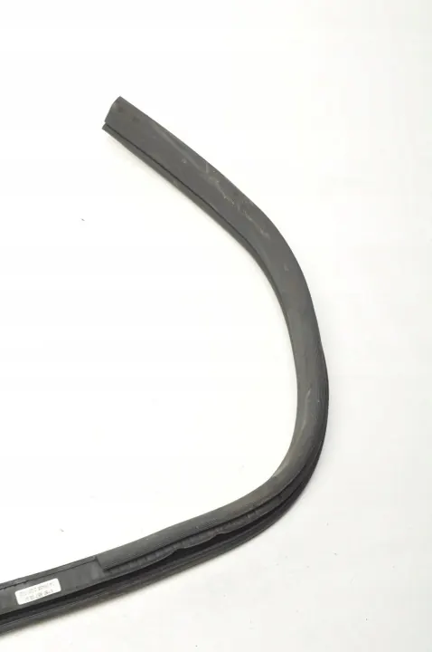 Junta de puerta Mercedes AMG GT OEM A1906970351 - Usado image 7