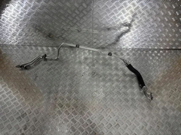 Conduto de óleo Porsche OE 97030708201 - Usado image 3