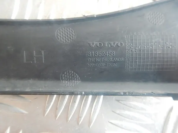 VOLVO XC60 I LIFT Vasemman Etupuskuri 31352458 image 4