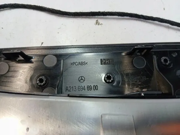 Mercedes-Benz E W213 Drittes Bremslicht OEM A2136946900 image 3