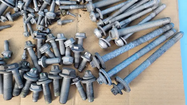 Tornillos Suspensión & Carrocería Mercedes X247 GLB 200 OEM image 3