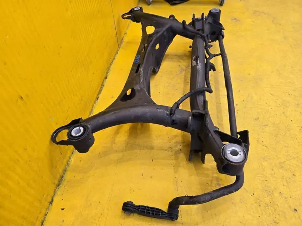 Barra de remolque trasera Volvo XC40 OEM 32221557 image 4