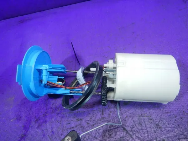 VW TIGUAN I 2.0 TSI 4X4 BRANDSTOFPOMP 5N0919051G image 2