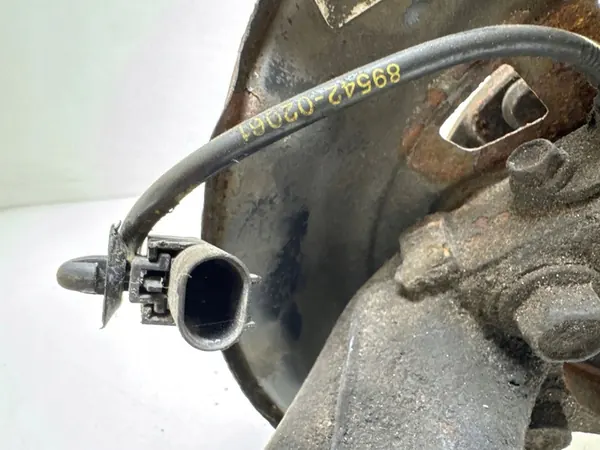 2010 Toyota Avensis T270 Mozzo anteriore 8954202061 image 4