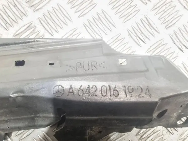 Peças compartimento motor OEM A6420161924 Mercedes-Benz image 3