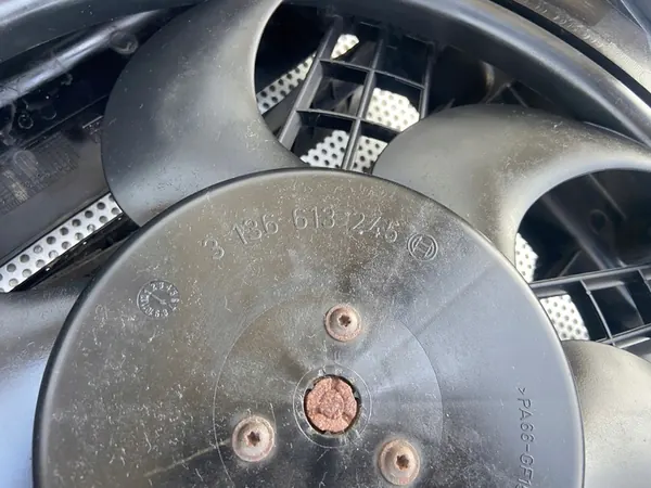 Klimatanläggningsradiatorfläkt BMW E46 LIFT 320D 320i OE image 5