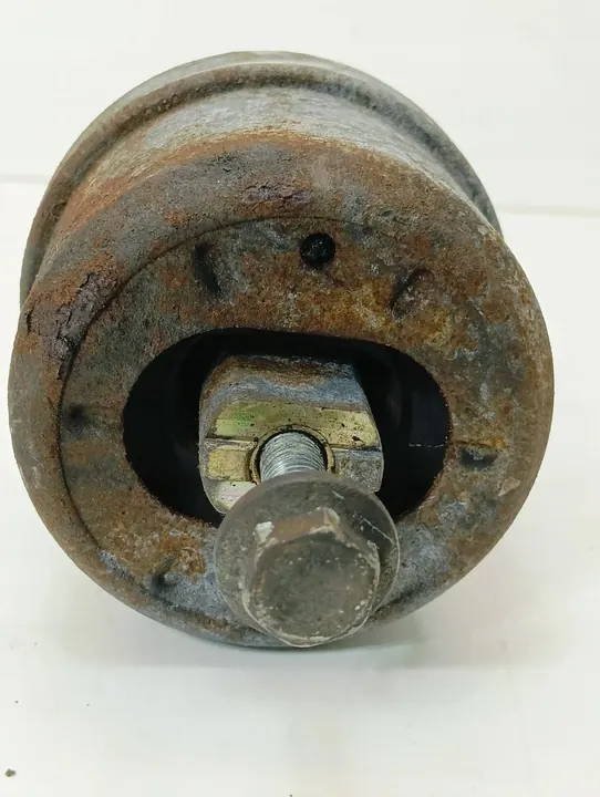 VW Transporter T4 Engine Mount Bracket 2.5 image 3